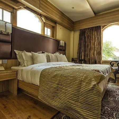 The Pride Inn ศรีนาการ์ ภายนอก รูปภาพ