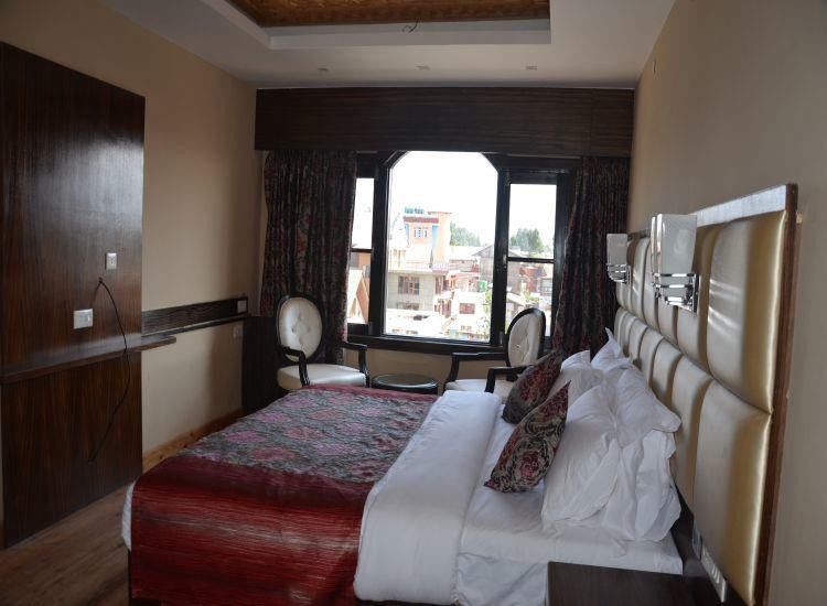 The Pride Inn ศรีนาการ์ ภายนอก รูปภาพ
